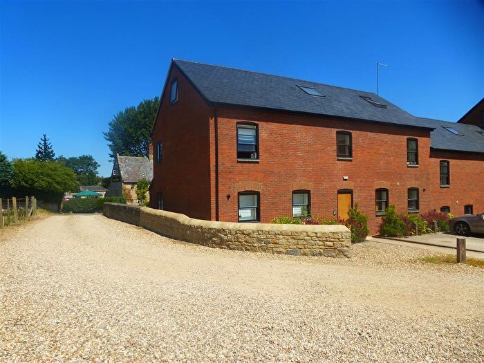 2 Bedroom Apartment To Rent In Cosgrove, Milton Keynes, MK19