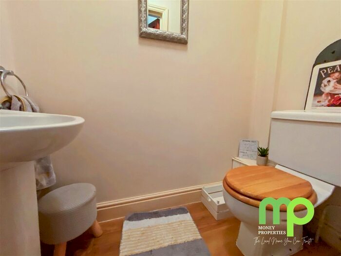 4 Bedroom Detached House For Sale In Norwich Road, Besthorpe, NR17
