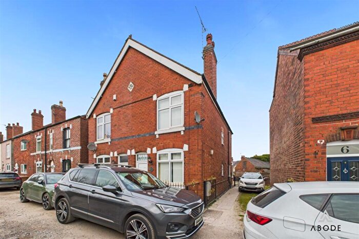 2 Bedroom Semi-Detached House For Sale In Vicarage Road, Woodville, DE11