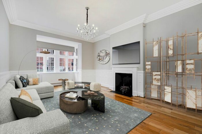 3 Bedroom Flat To Rent In Hornton Street, Kensington, W8