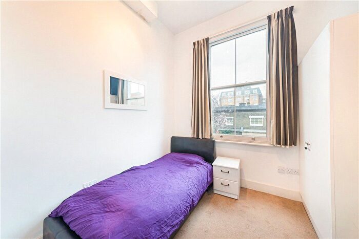 Studio To Rent In West Cromwell Road, Earls Court, London, SW5