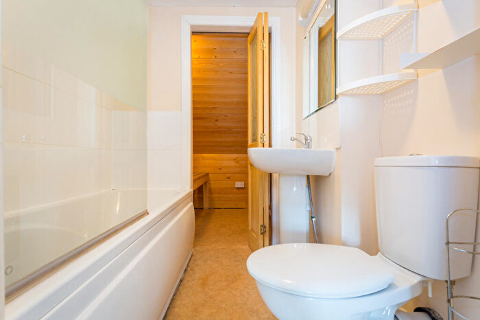 2 Bedroom Apartment To Rent In Gawcott Road, Buckingham, MK18