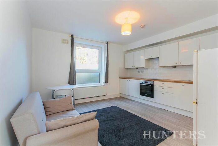1 Bedroom Flat To Rent In Innis House, East Street, London SE17