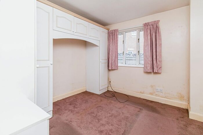 1 Bedroom Flat For Sale In Heatherbank Close, Crayford, Dartford, DA1