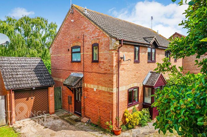 3 Bedroom Semi Detached House For Sale In Fletcher Way, Acle, Norwich, NR13