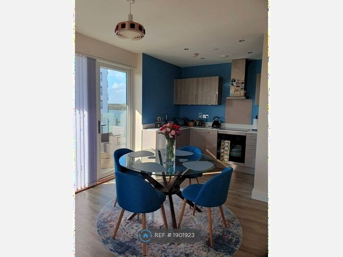 2 Bedroom Flat To Rent In The Peninsula, Gillingham, ME7