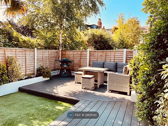 2 Bedroom Flat To Rent In Warner Road, Walthamstow, E17