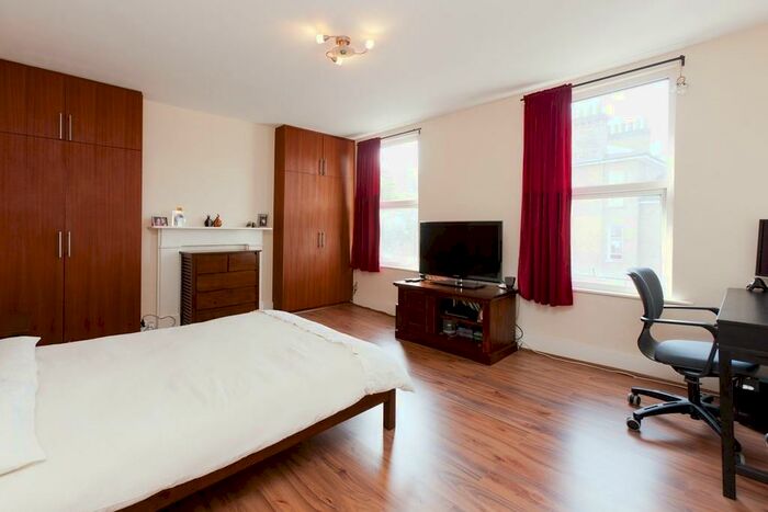 2 Bedroom Apartment To Rent In Highbury Park, Highbury, N5