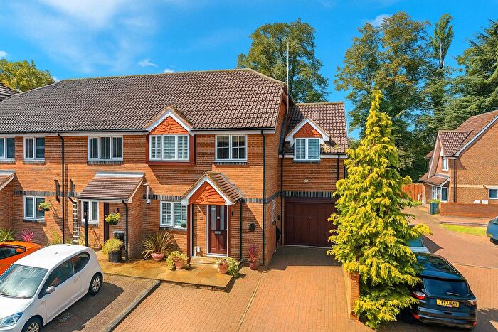 4 Bedroom End Terrace House For Sale In Lapwing Way, Abbots Langley, WD5
