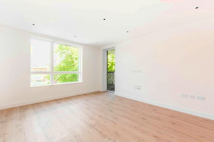 1 Bedroom Flat To Rent In Smithfield Square, High Street, Crouch End, London, N8