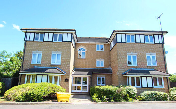 2 Bedroom Apartment For Sale In Aspen Court, Norfolk Close, DA1