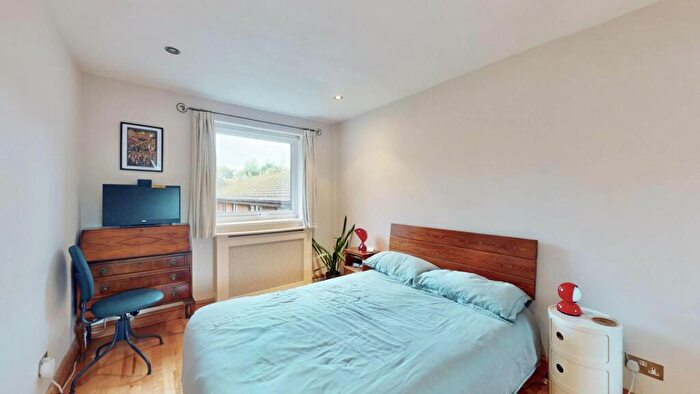 2 Bedroom Apartment For Sale In Tudor Close, Highgate, N6