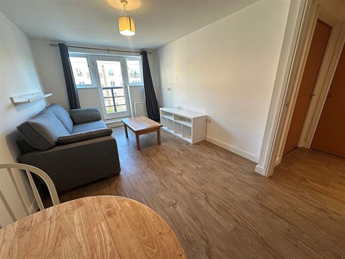 1 Bedroom Flat To Rent In Ovaltine Drive, Kings Langley, WD4