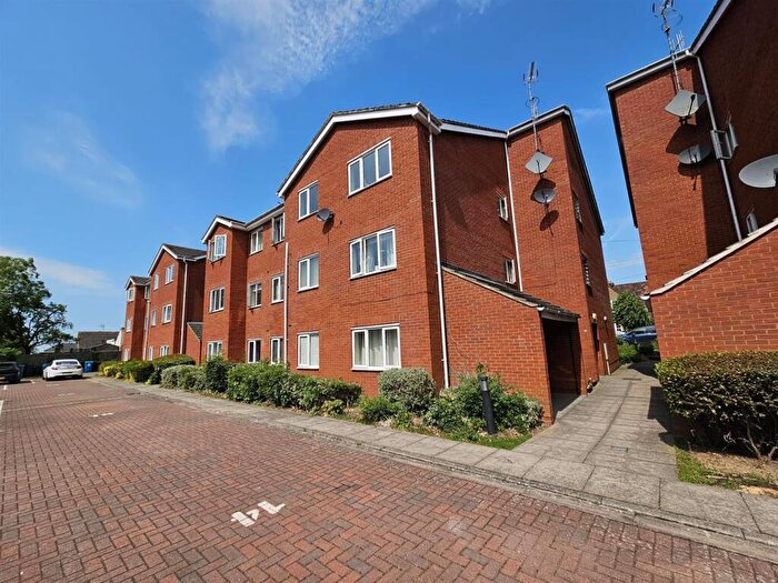 1 Bedroom Flat For Sale In Knoll Court, Reservoir Road, Kettering, NN16