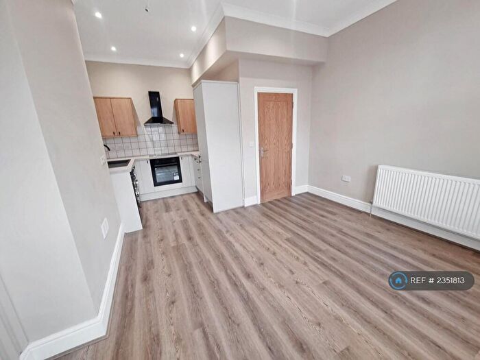 2 Bedroom Flat To Rent In Alexandra Road, Prenton, CH43