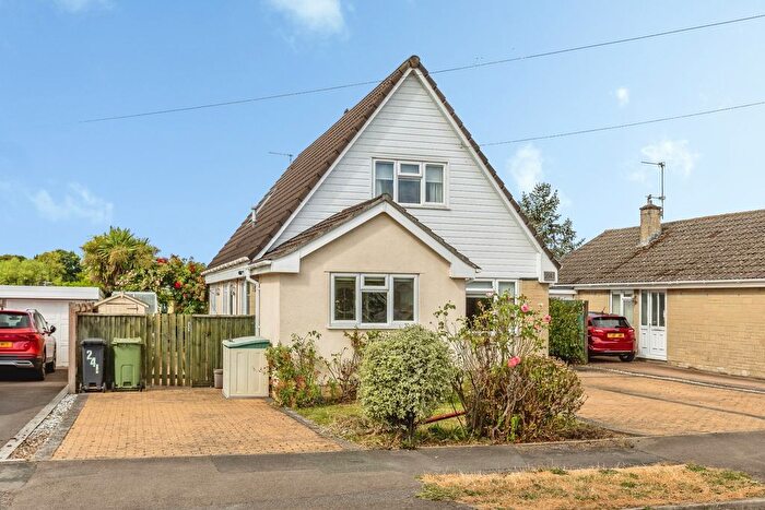 3 Bedroom Bungalow For Sale In Mendip Road, Yatton, Bristol, Somerset, BS49