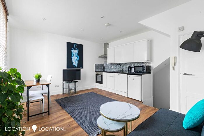 2 Bedroom Flat To Rent In Kingsland Road, London, E8