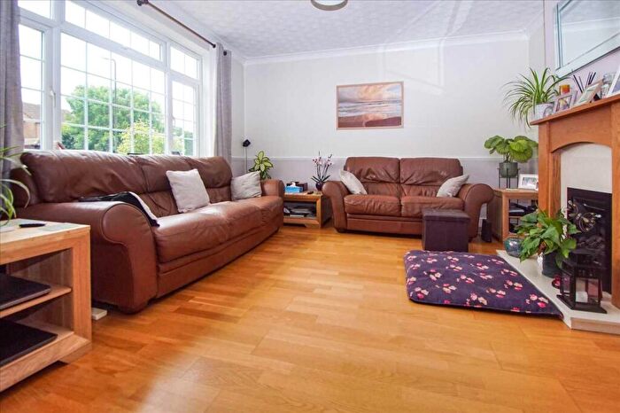 3 Bedroom Terraced House For Sale In Rokesby Road, Slough, SL2