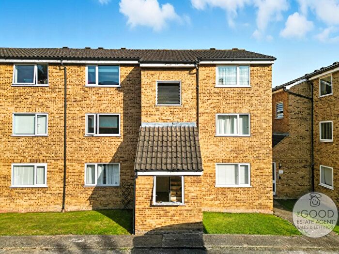 1 Bedroom Flat For Sale In Swanshope, Loughton, IG10