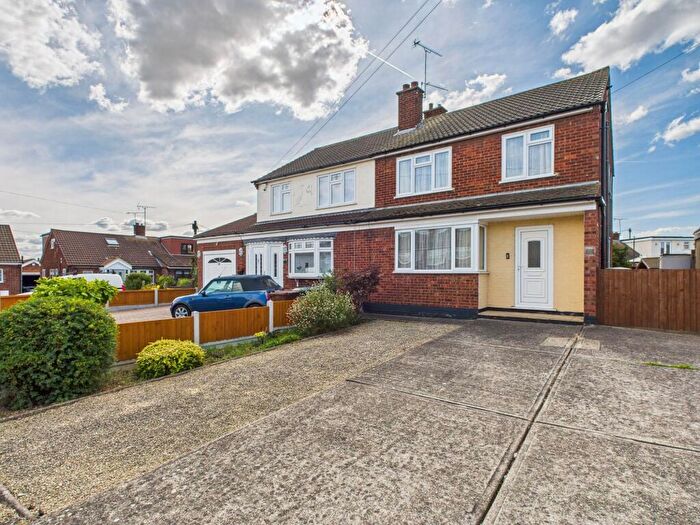 3 Bedroom Semi Detached House For Sale In Bishops Road, Stanford-Le-Hope, SS17