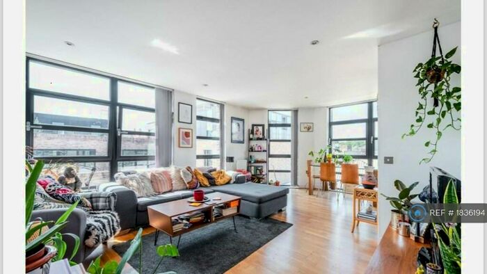 5 Bedroom Flat To Rent In Roman Apartments, London, E8