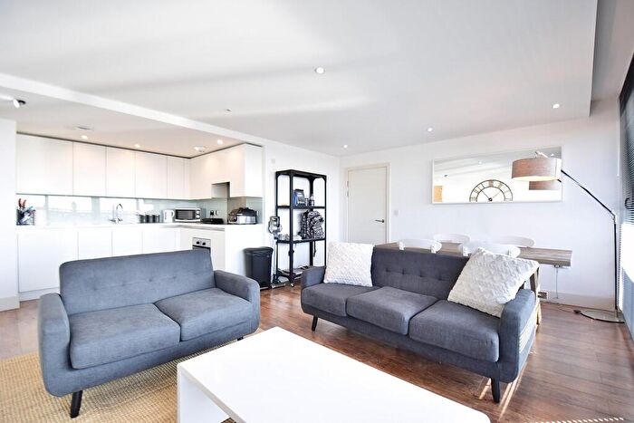 2 Bedroom Apartment To Rent In Crispin Lofts, Leeds, LS2