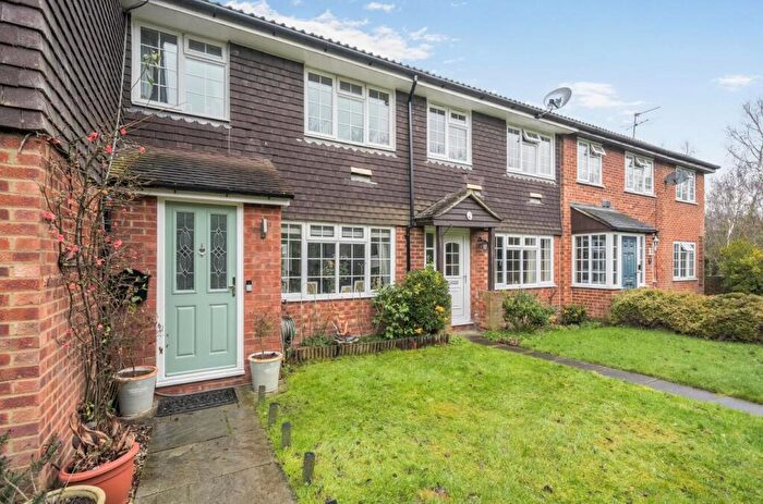 3 Bedroom Terraced House For Sale In Martindale Close, Guildford, GU4