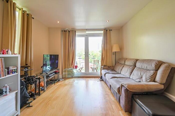 2 Bedroom Flat For Sale In Grosvenor Court, Wharf Lane, London, E14