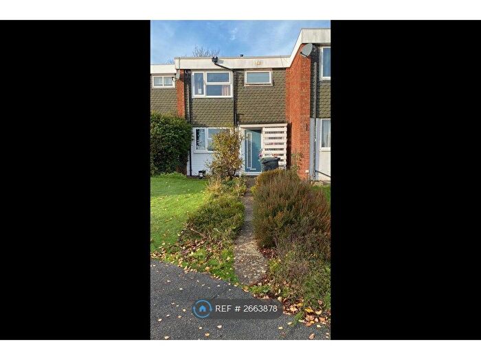 3 Bedroom Terraced House To Rent In Windsor Close, Guildford, GU2