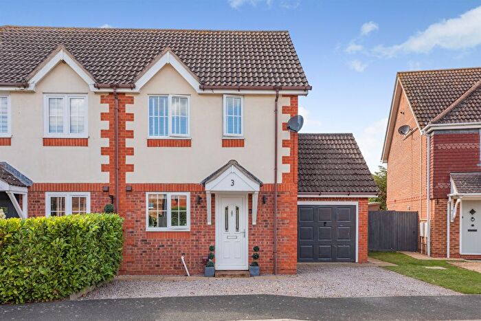 2 Bedroom Semi-Detached House For Sale In Ryefield, Langtoft, Peterborough, PE6