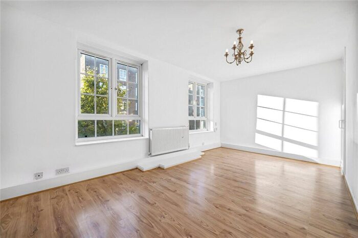 3 Bedroom Apartment To Rent In Fernie House, London, SE22