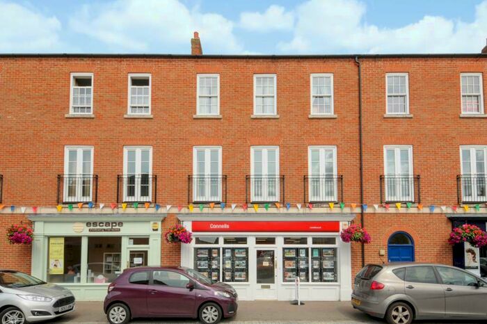 2 Bedroom Apartment To Rent In Fairford Leys, Aylesbury, HP19