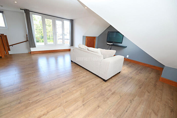 4 Bedroom Detached House For Sale In Stoneyfields Gardens, Edgware, HA8