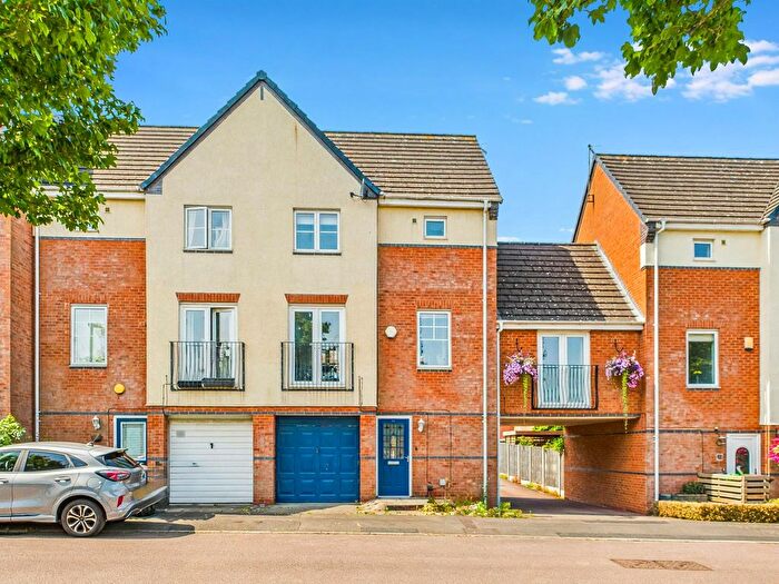 3 Bedroom Town House For Sale In Jensen Way, Carrington, Nottingham, NG5