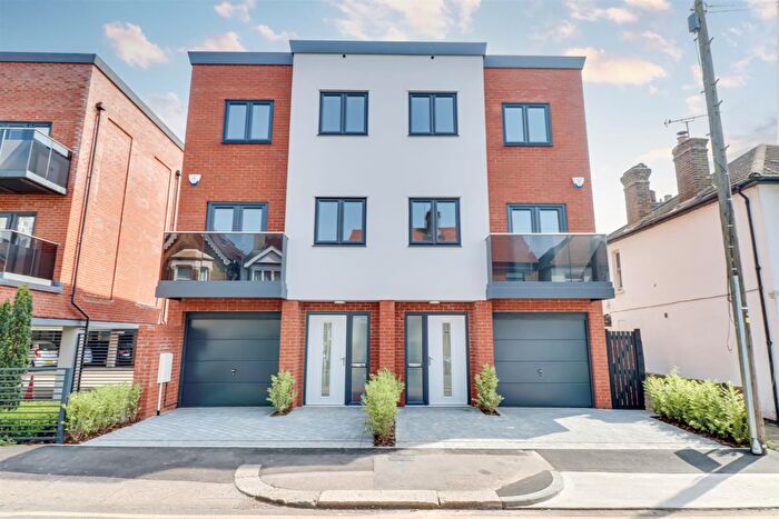 3 Bedroom Semi Detached House For Sale In Cranleigh Drive, Leigh-on-Sea, SS9