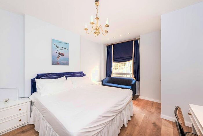 3 Bedroom Flat To Rent In Queens Gate Gardens, South Kensington, London, SW7