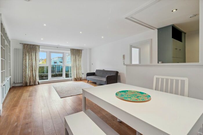 2 Bedroom Flat To Rent In Goswell Road, Clerkenwell, EC1V