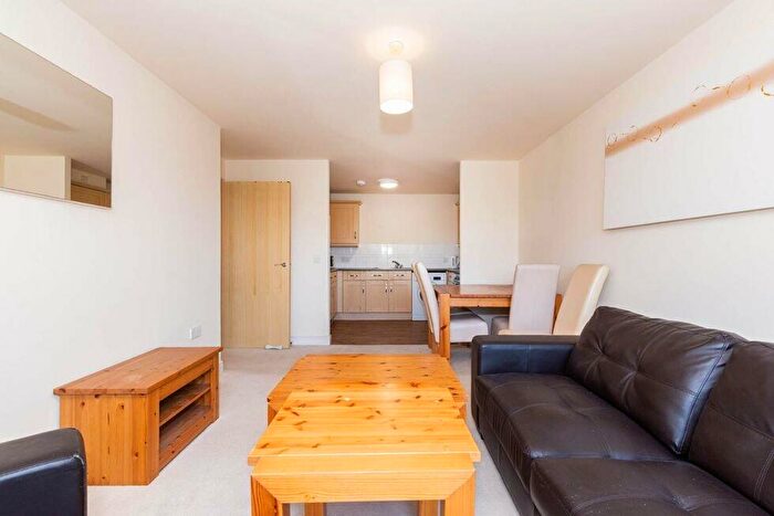 1 Bedroom Flat To Rent In Cline Road, Bounds Green, N11