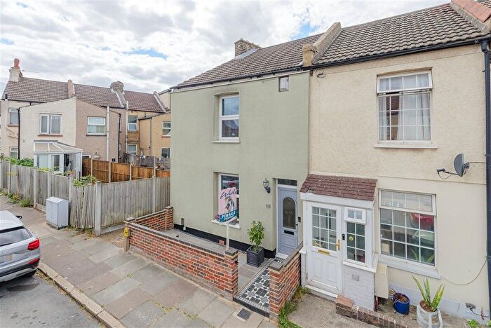 2 Bedroom End Of Terrace House For Sale In Howard Road, Dartford, Kent, DA1