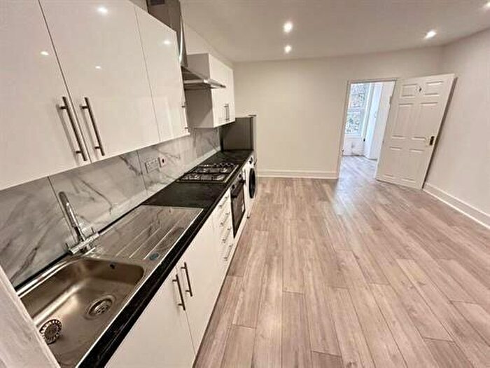 3 Bedroom Flat To Rent In Lordship Road, London, N16