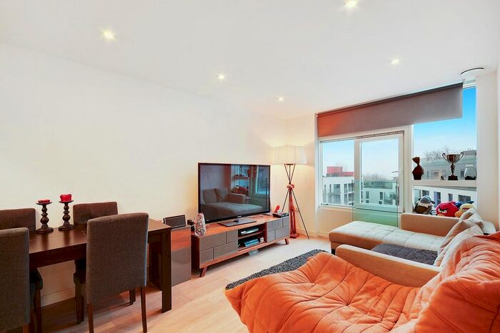 2 Bedroom Flat To Rent In Tennyson Apartments, Saffron Central Square, Croydon, CR0