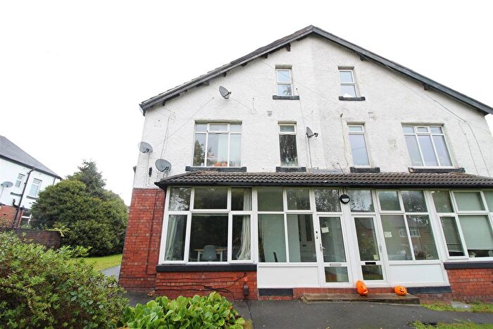 3 Bedroom Flat To Rent In Vesper Road, Kirkstall, LS5