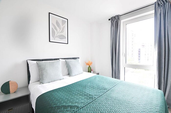 2 Bedroom Flat To Rent In Middlewood Street, Salford, M5