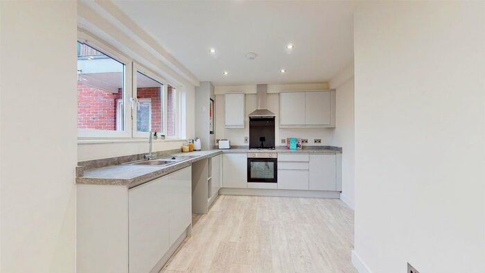 4 Bedroom Flat To Rent In Portree Street, Polar, London E14