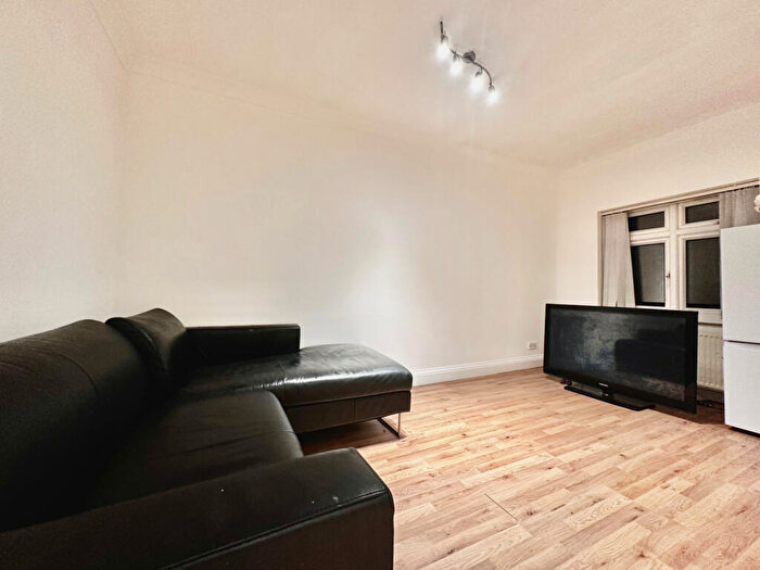 3 Bedroom Flat To Rent In Florida Road, CR7