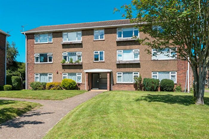 2 Bedroom Flat For Sale In Shaftesbury Road, Canterbury, CT2