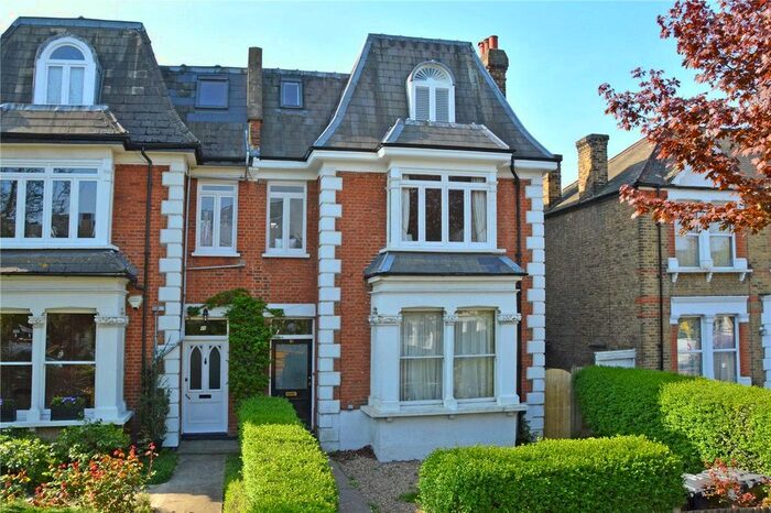 3 Bedroom Flat To Rent In Micheldever Road, Lee, London, SE12