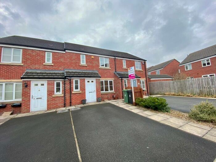 3 Bedroom House To Rent In Pennwell Garth, Leeds, LS14