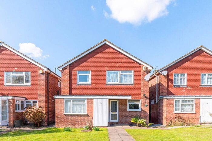 4 Bedroom Detached House For Sale In Kingswood Close, New Malden, KT3