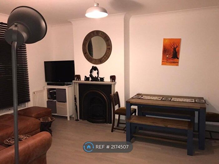 2 Bedroom Flat To Rent In Leyton, London, E15